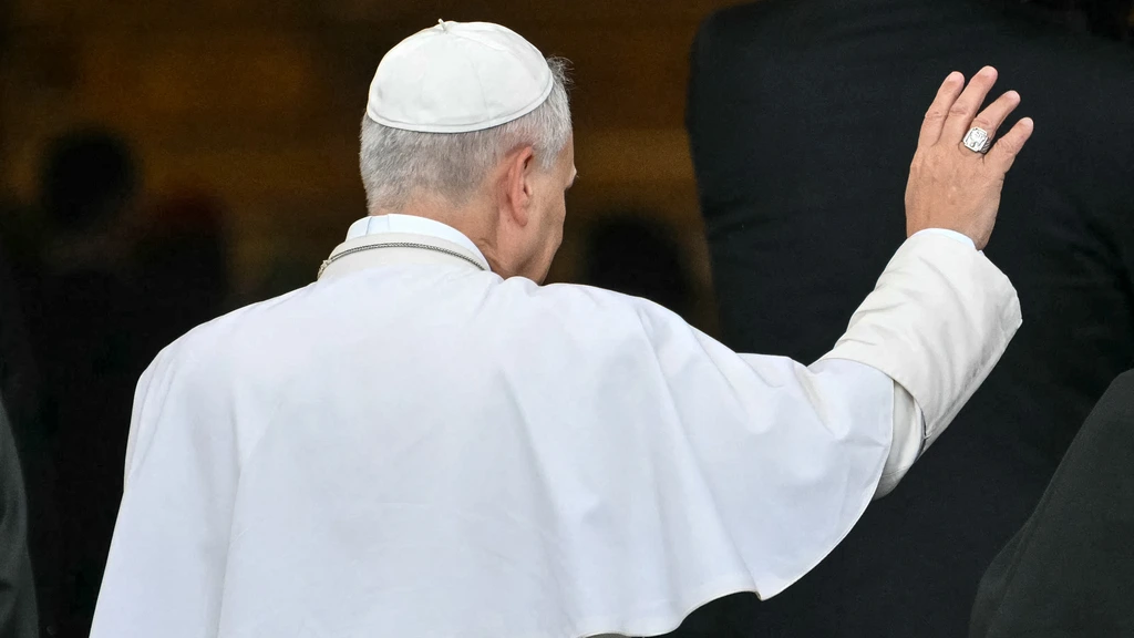 Foto: 'Paus' probeerde Vlaamse priester op te lichten: 'I'm pope Leo from Italy'